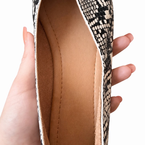 NWOT Snake Print Pointed Toe Ballet Flats Neutral Python Pattern Size 7.5 - Picture 6 of 9